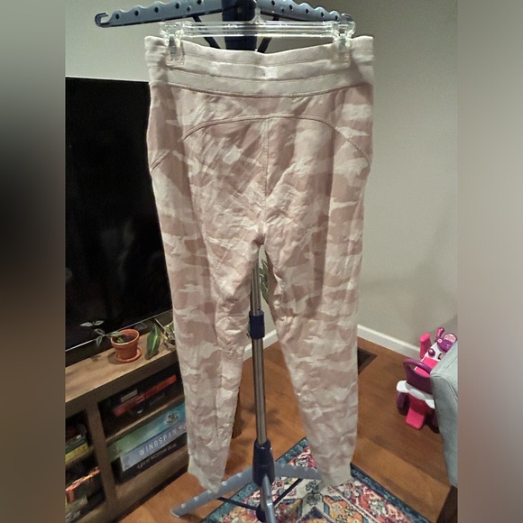 Athleta balanced printed jogger - Picture 4 of 10